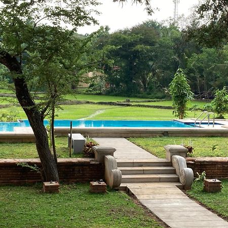 Monaara Leisure - Anuradhapura Buitenkant foto