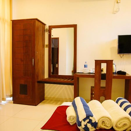 Monaara Leisure - Anuradhapura Buitenkant foto
