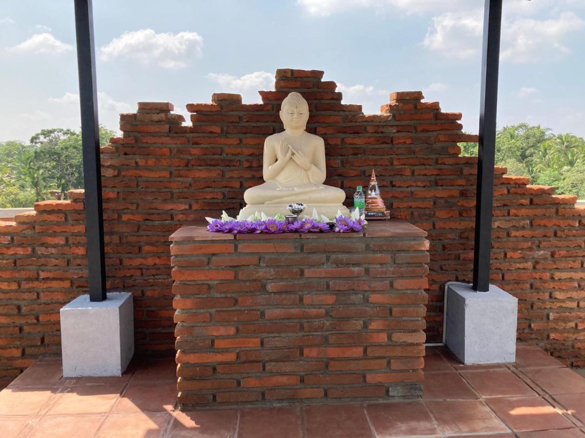 Monaara Leisure - Anuradhapura Buitenkant foto