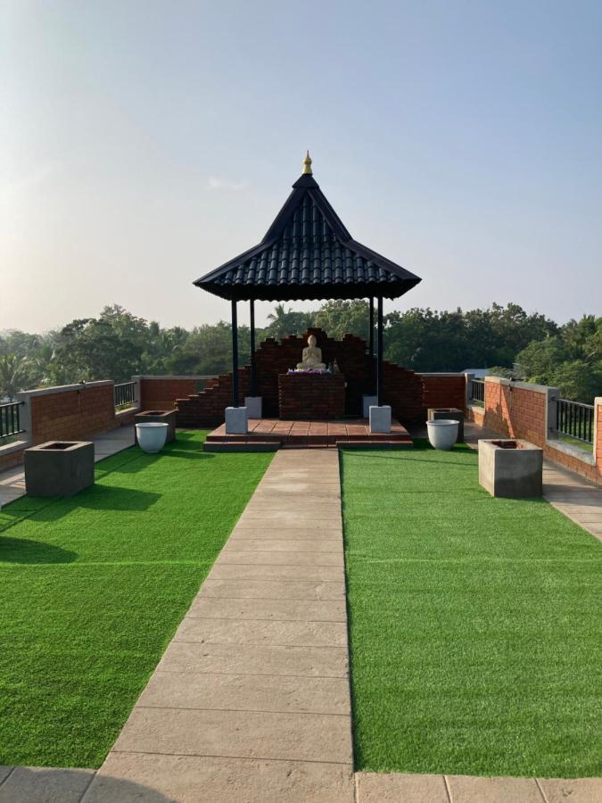 Monaara Leisure - Anuradhapura Buitenkant foto