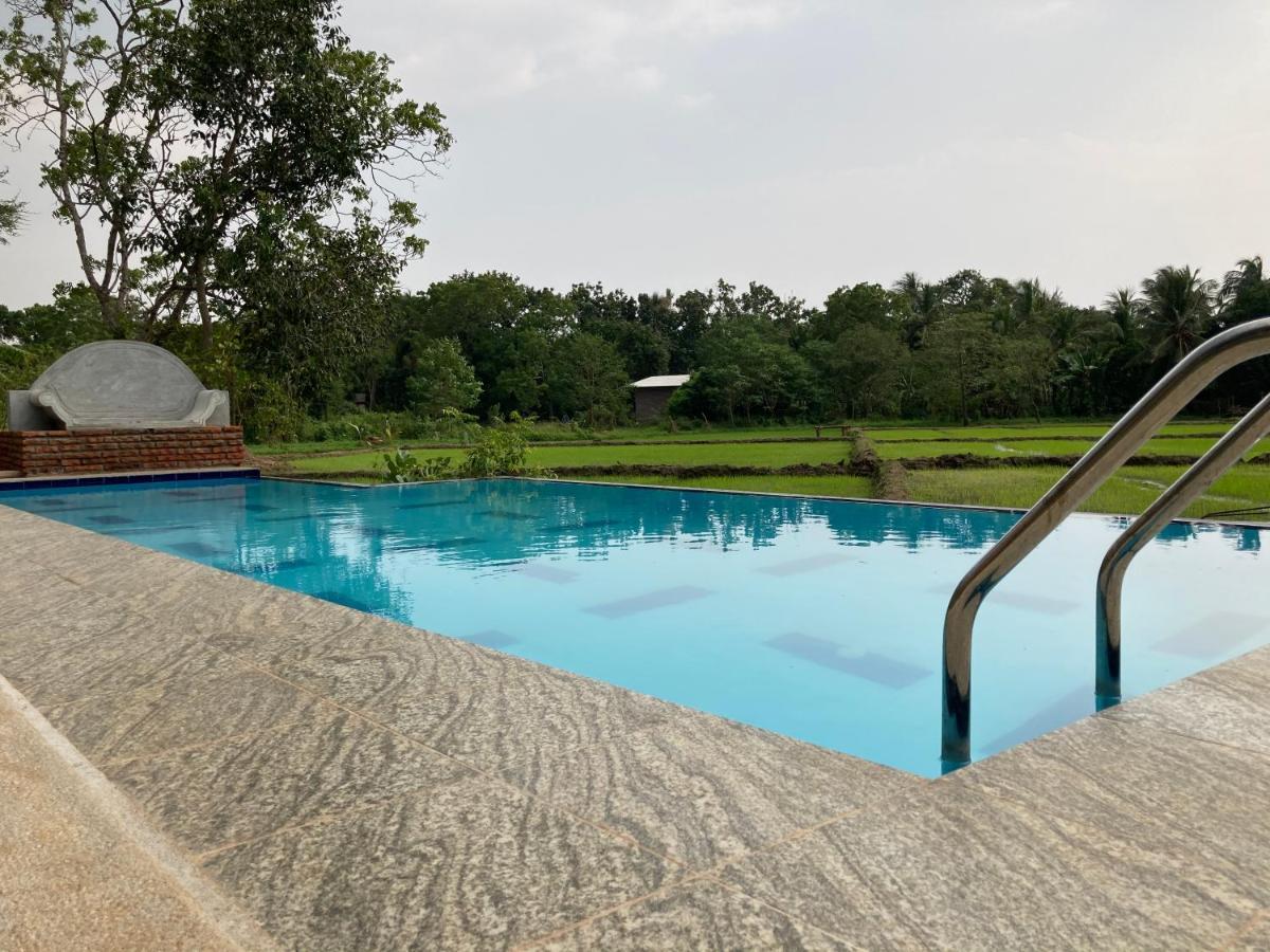 Monaara Leisure - Anuradhapura Buitenkant foto