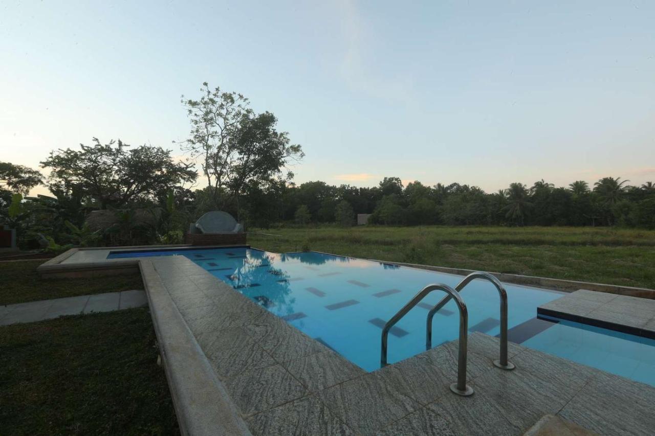 Monaara Leisure - Anuradhapura Buitenkant foto