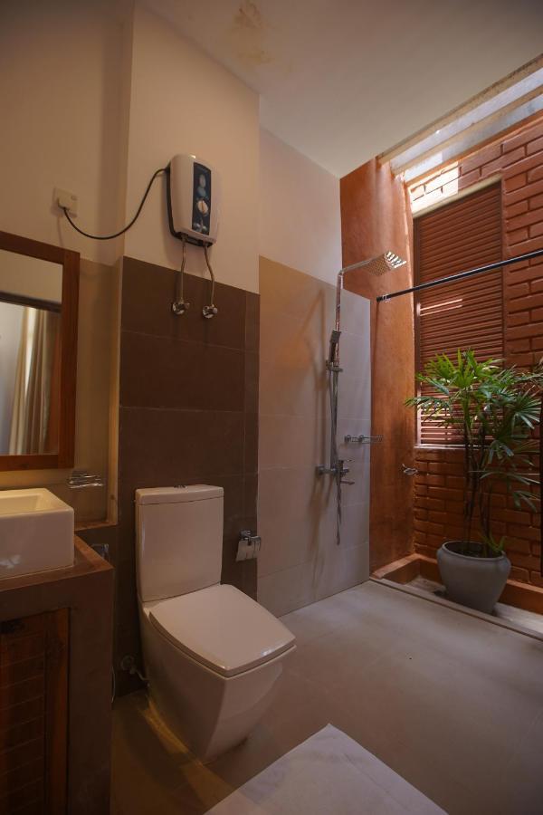 Monaara Leisure - Anuradhapura Buitenkant foto