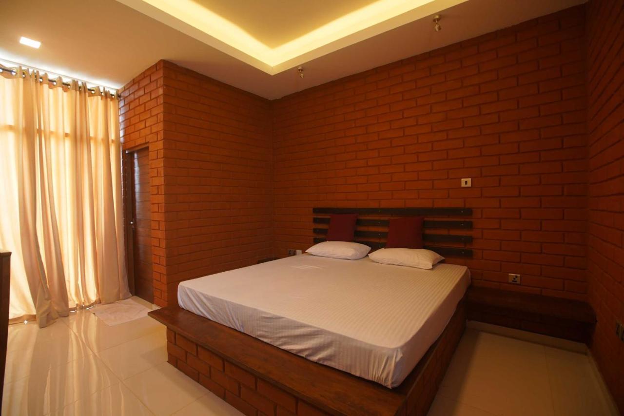 Monaara Leisure - Anuradhapura Buitenkant foto