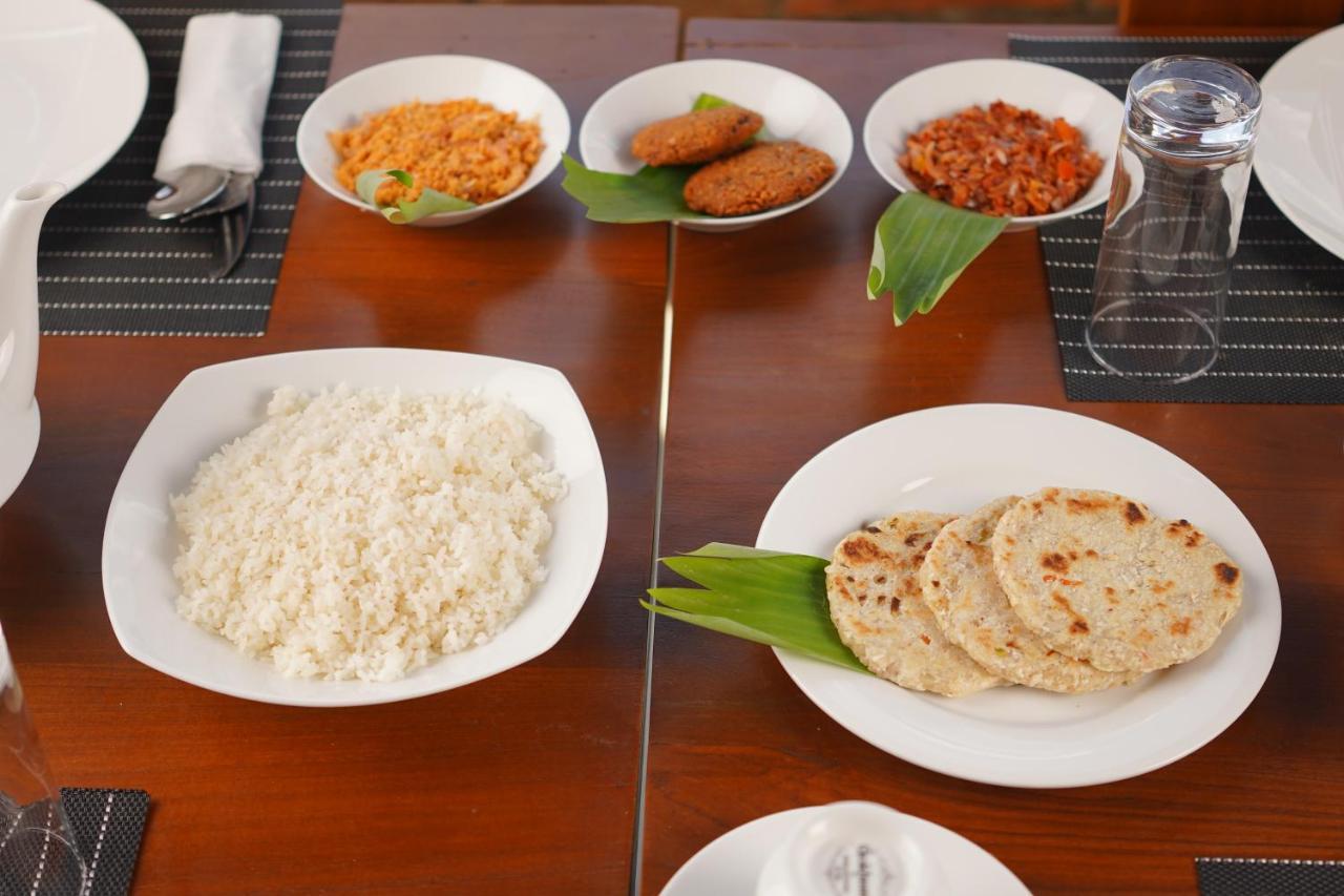 Monaara Leisure - Anuradhapura Buitenkant foto
