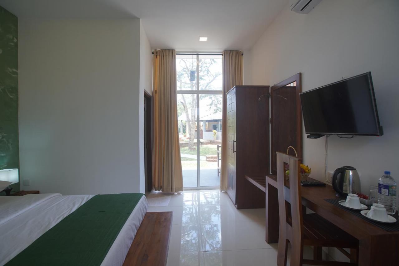 Monaara Leisure - Anuradhapura Buitenkant foto