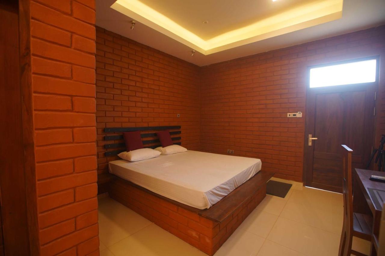 Monaara Leisure - Anuradhapura Buitenkant foto