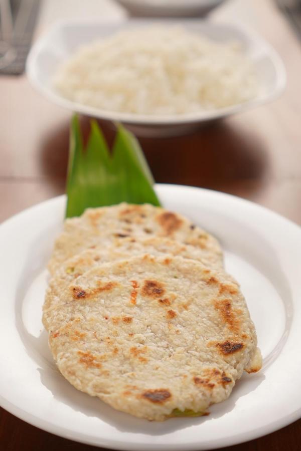 Monaara Leisure - Anuradhapura Buitenkant foto