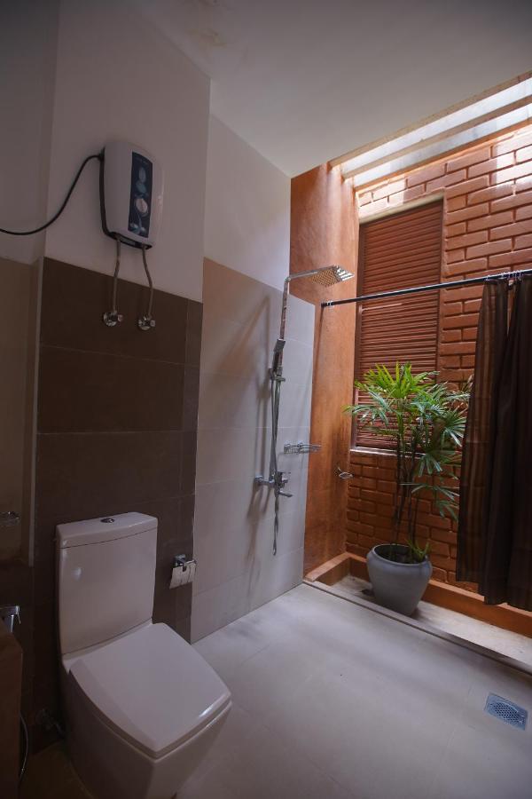Monaara Leisure - Anuradhapura Buitenkant foto