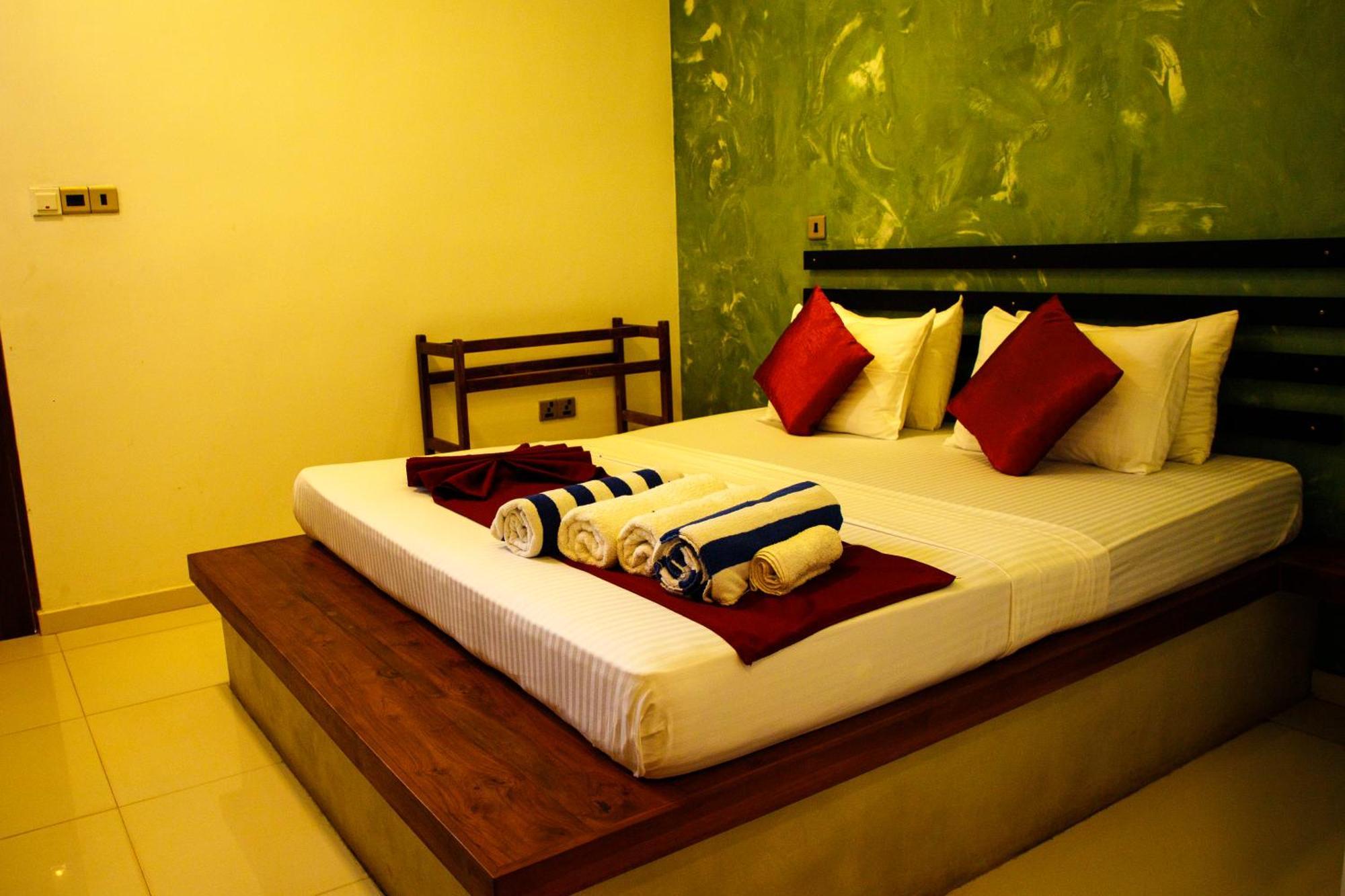 Monaara Leisure - Anuradhapura Buitenkant foto