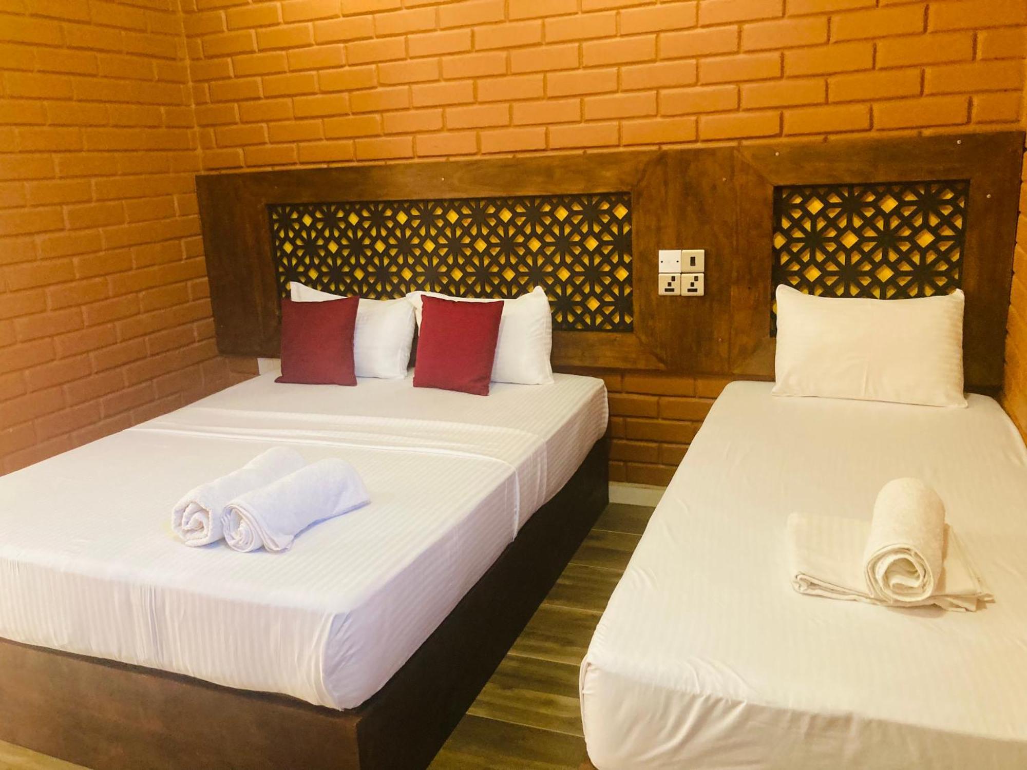 Monaara Leisure - Anuradhapura Buitenkant foto