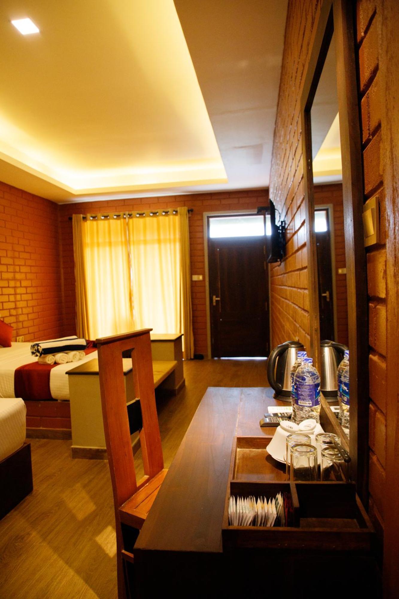 Monaara Leisure - Anuradhapura Buitenkant foto