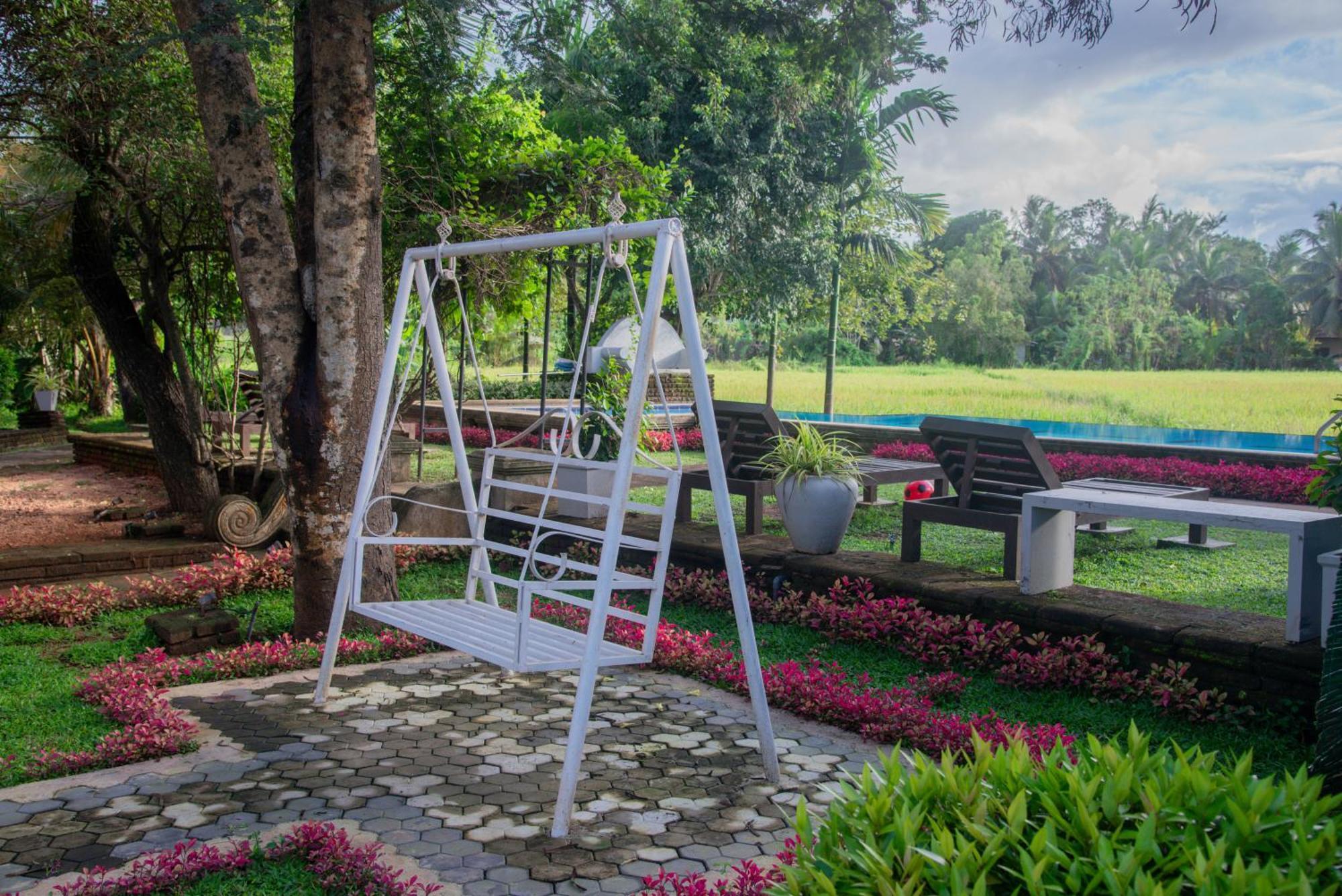 Monaara Leisure - Anuradhapura Buitenkant foto