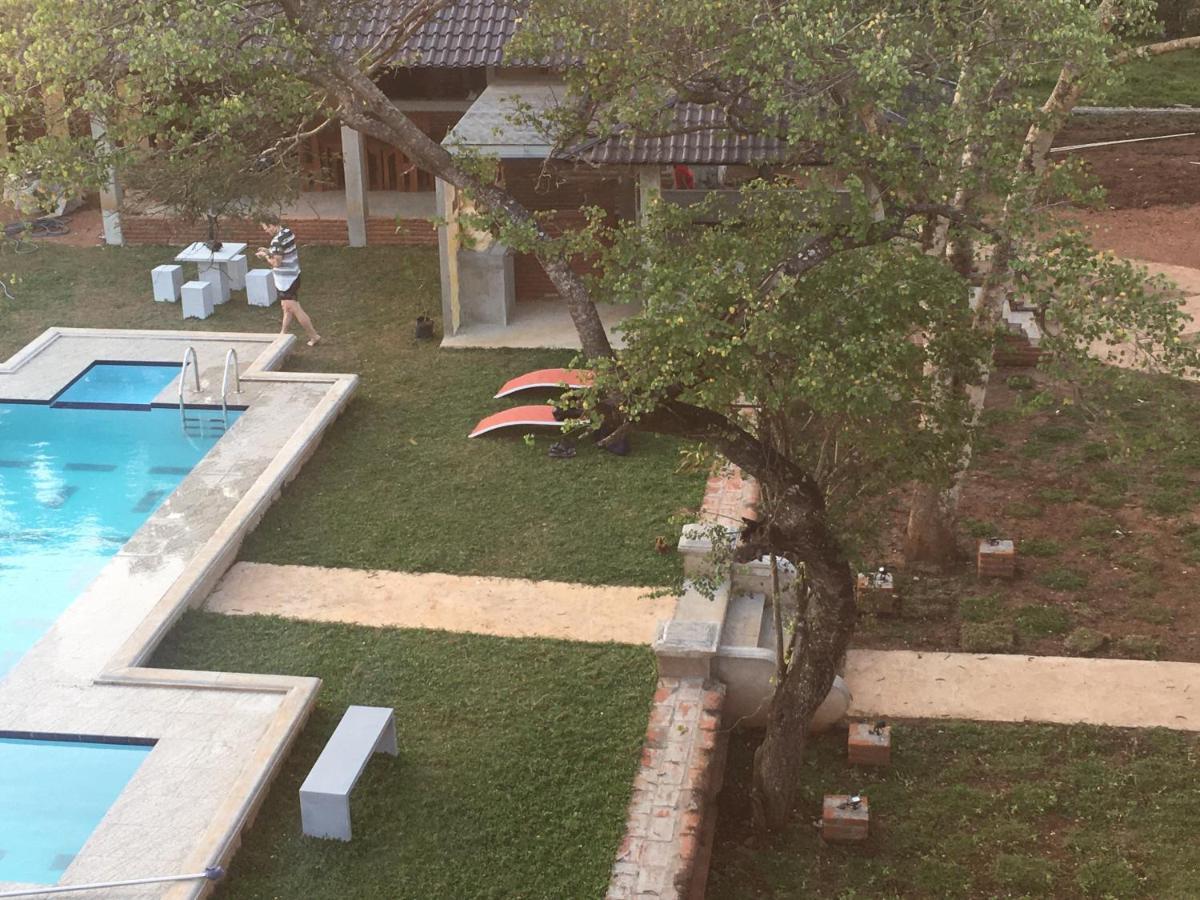 Monaara Leisure - Anuradhapura Buitenkant foto